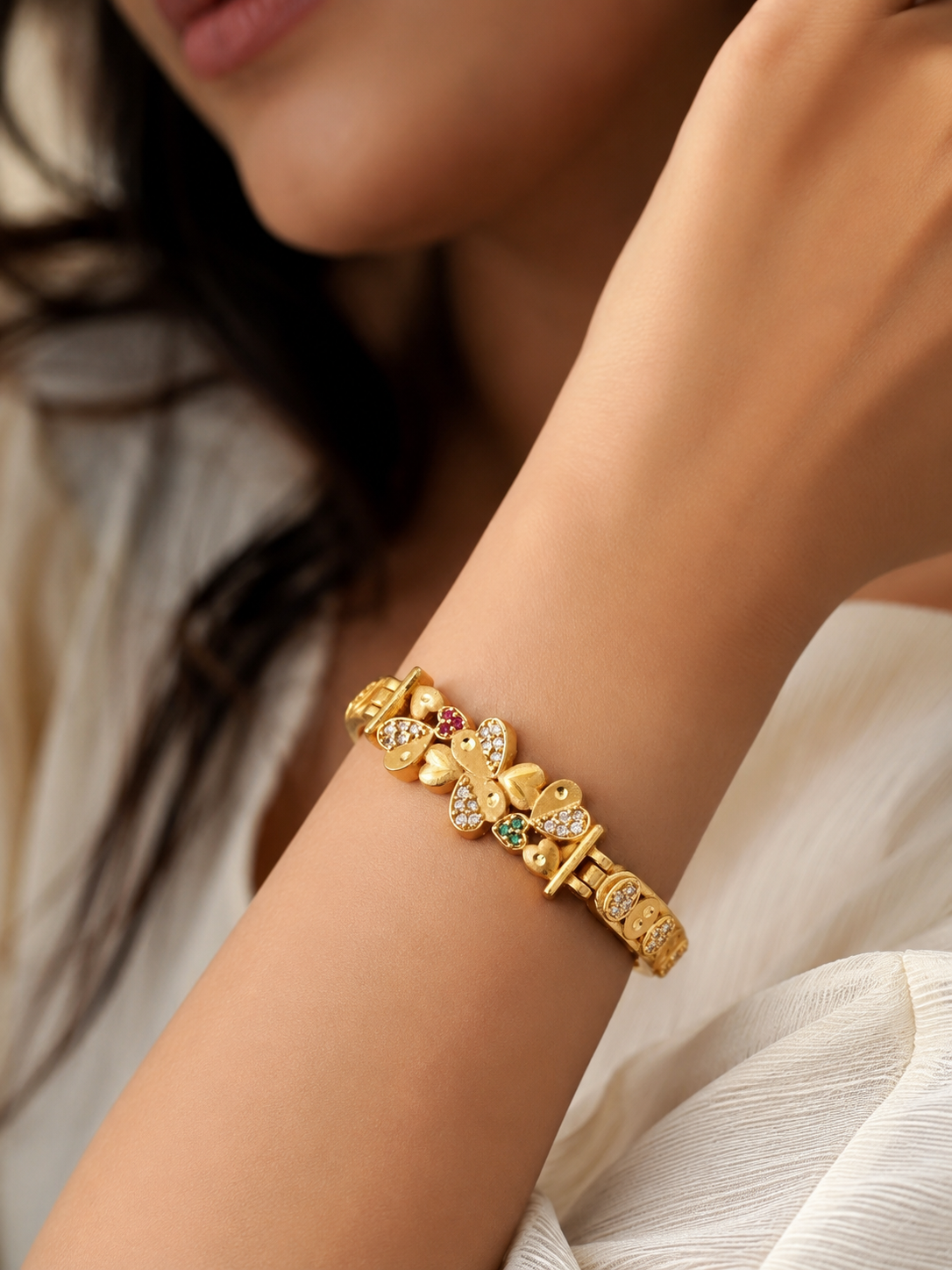 Micro Gold Plated Ad Diamond Studded Fancy Flower Bracelet.