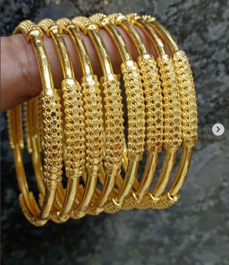 High Gold Plated Premium Designer 10 Pcs Of Bangle Set