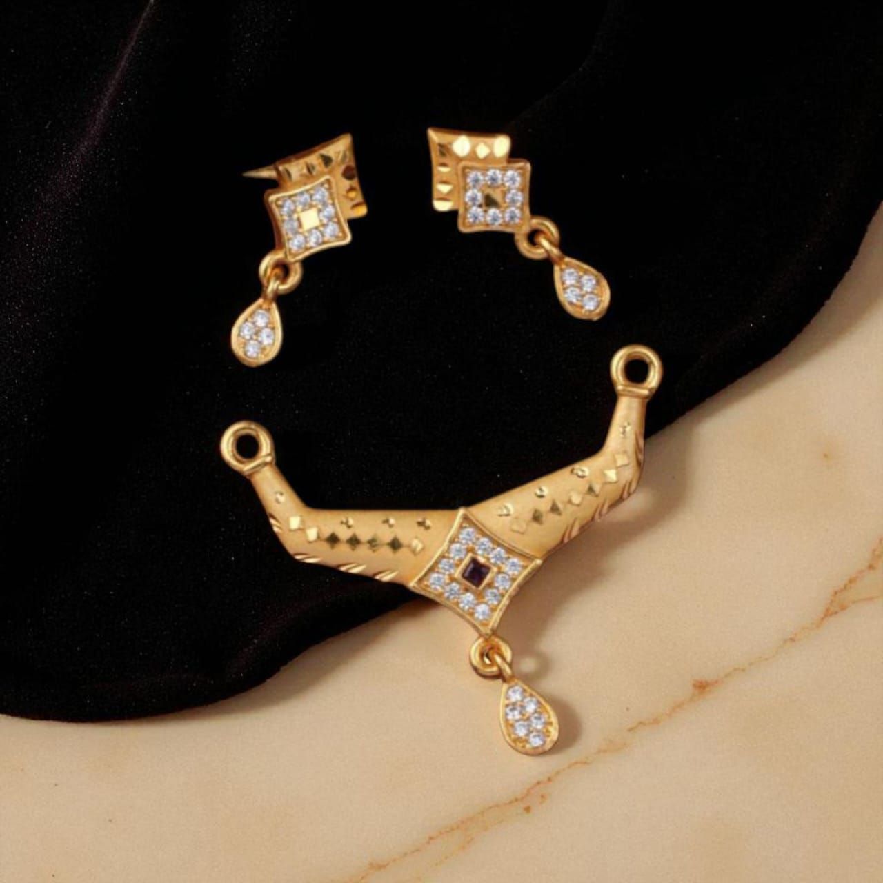 Elegant Floral Design Micro Gold Plated And Pendant Set