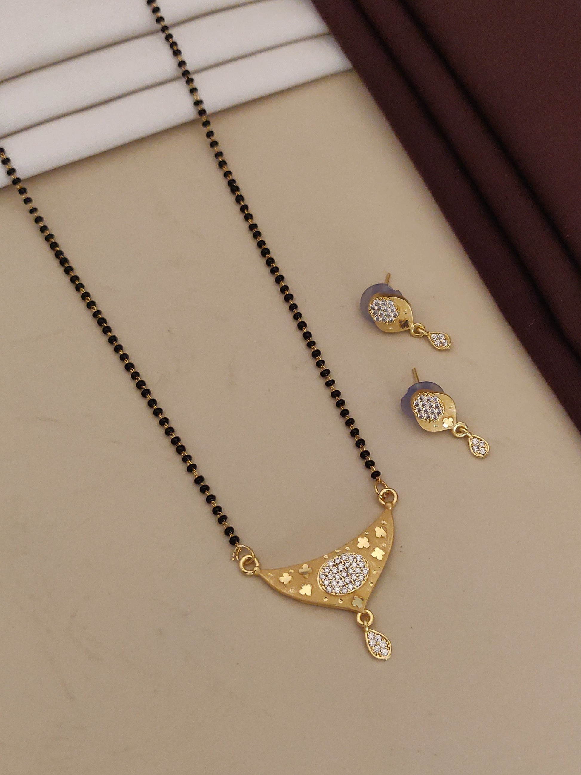 Forming And Diamond High Gold Plated Oval Mangalsutra