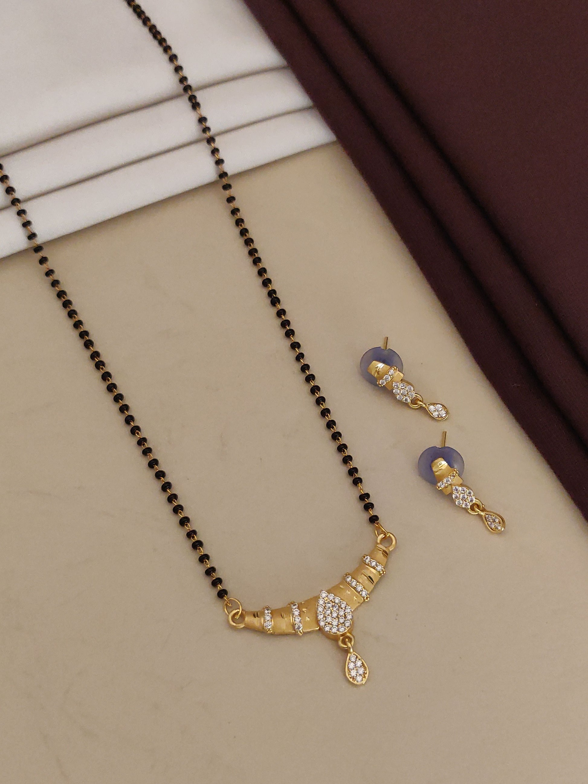 Forming And Diamond High Gold Plated Oval Mangalsutra